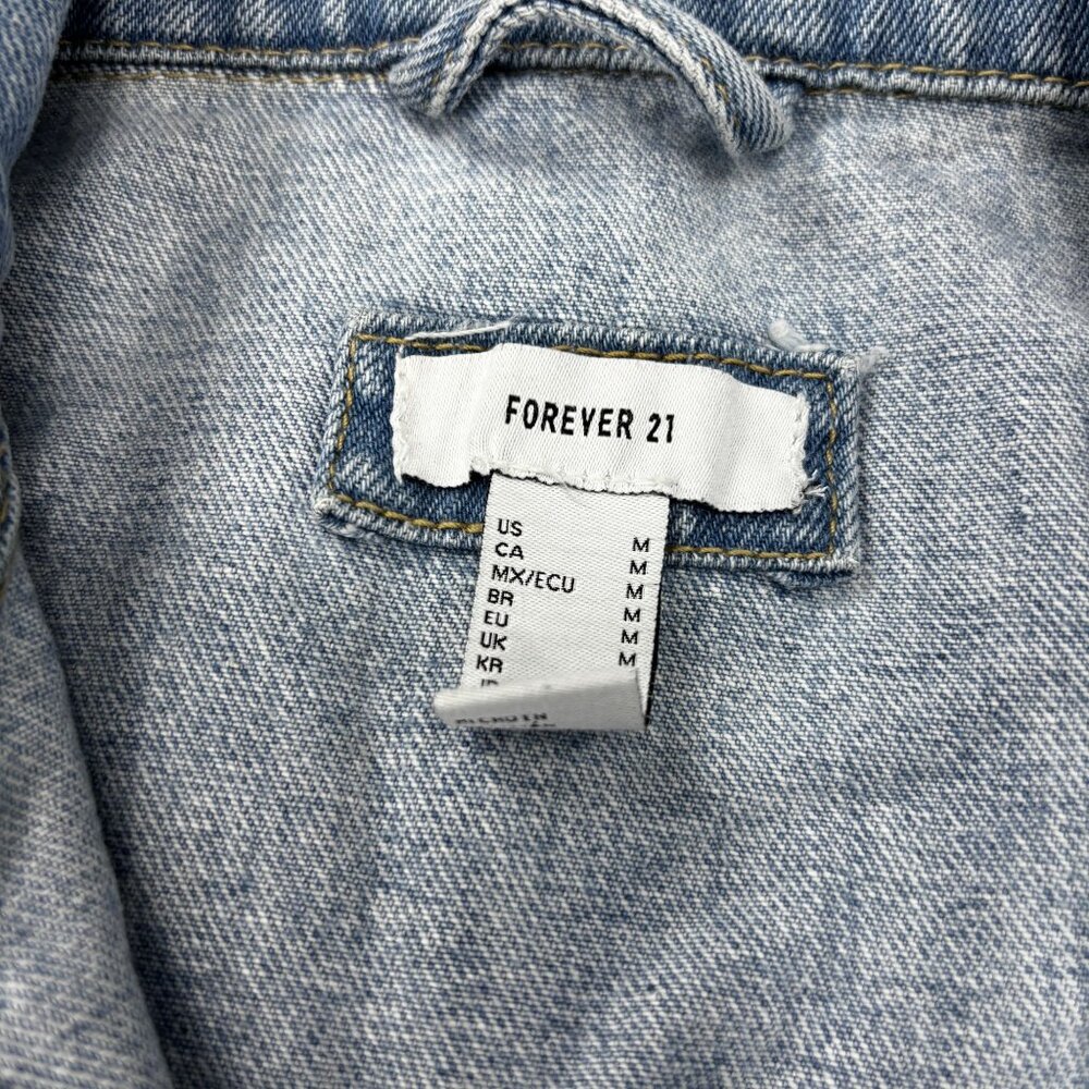 Forever 21 Distressed Cropped Denim Jacket Medium Light Wash Frayed Hem Womens - Picture 10 of 10